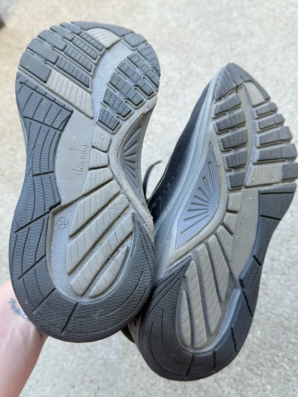 Dansko Women’s Dansko Pace Mesh Sneaker size 38W in black/grey